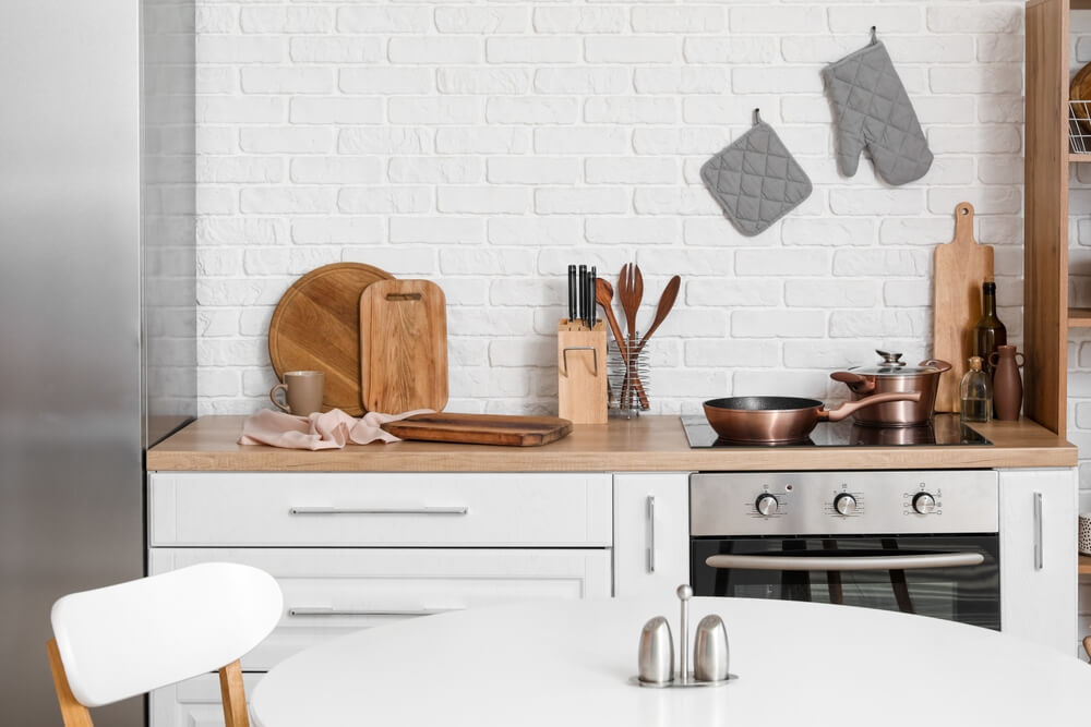 Jakie są trendy w projektowaniu cichych i minimalistycznych kuchni?